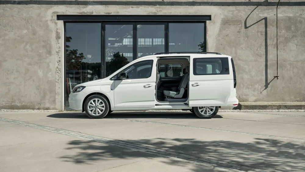 Witte Volkswagen Caddy Kombi eHybrid