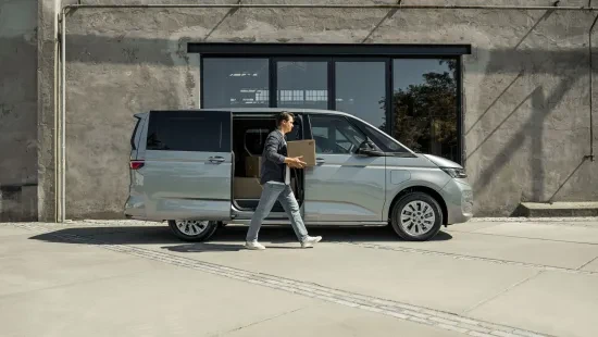 Grijze Volkswagen Multivan eHybrid
